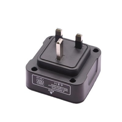 Front view of E10 socket tester indicating correct/incorrect wiring patterns